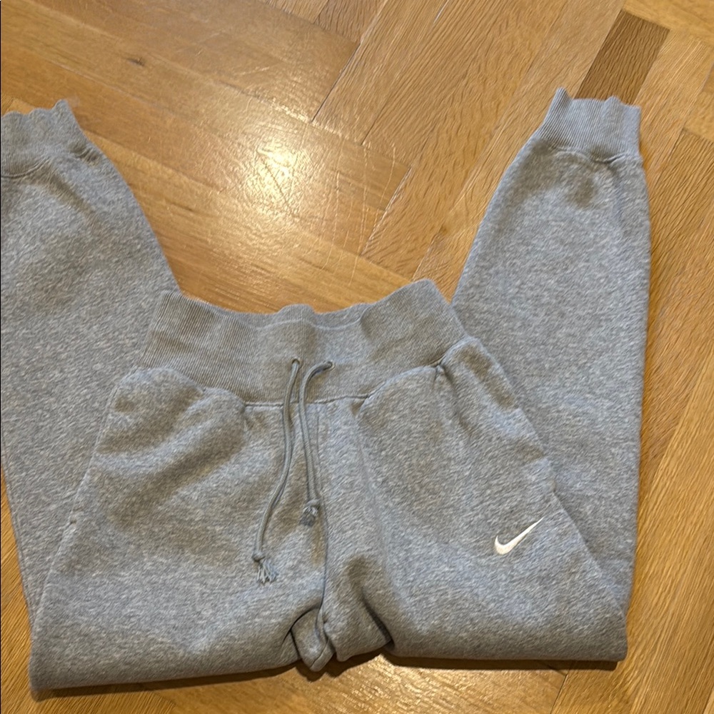 Nike Women’s Gray Sweatpant Joggers XS